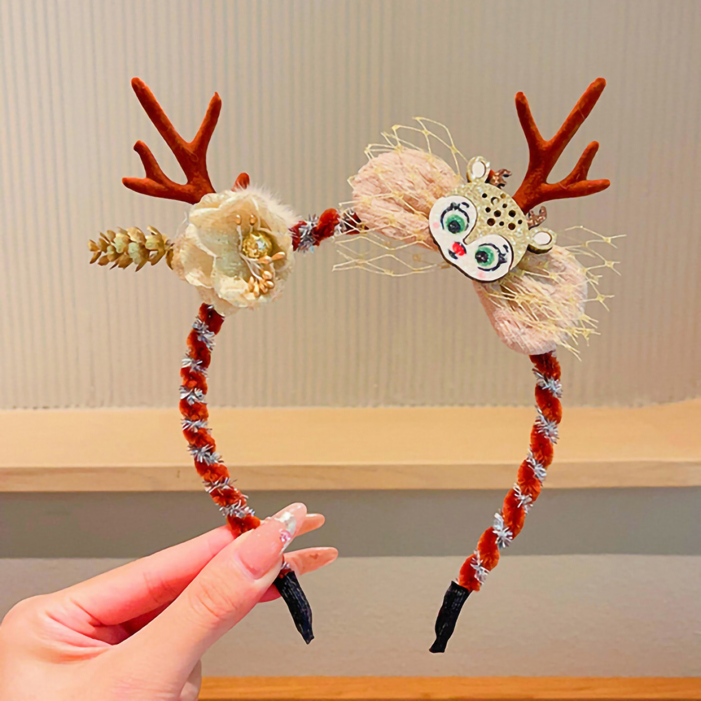 عصابة رأس مخملية لعيد الميلاد، - مراجعة Reindeer Antlers Headband وسعره